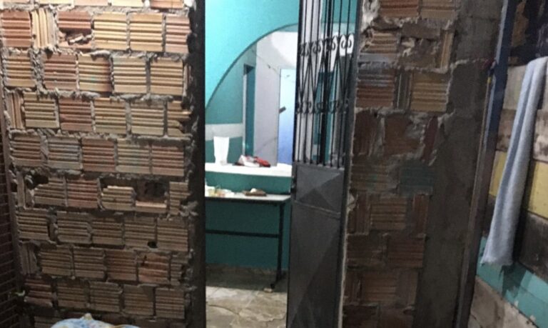 Se correr é pior”: casal é executado por facção na frente da própria casa na Compensa