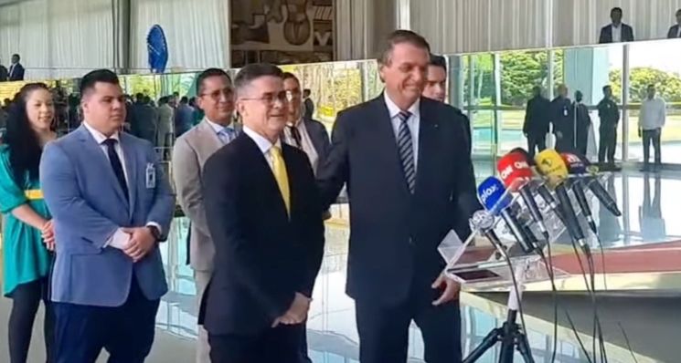 Prefeito David Almeida declara apoio à reeleição do Presidente Jair Bolsonaro; veja vídeo