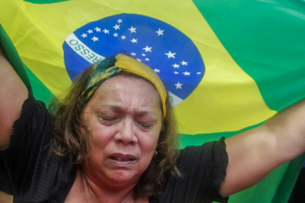 por Julcemar Alves