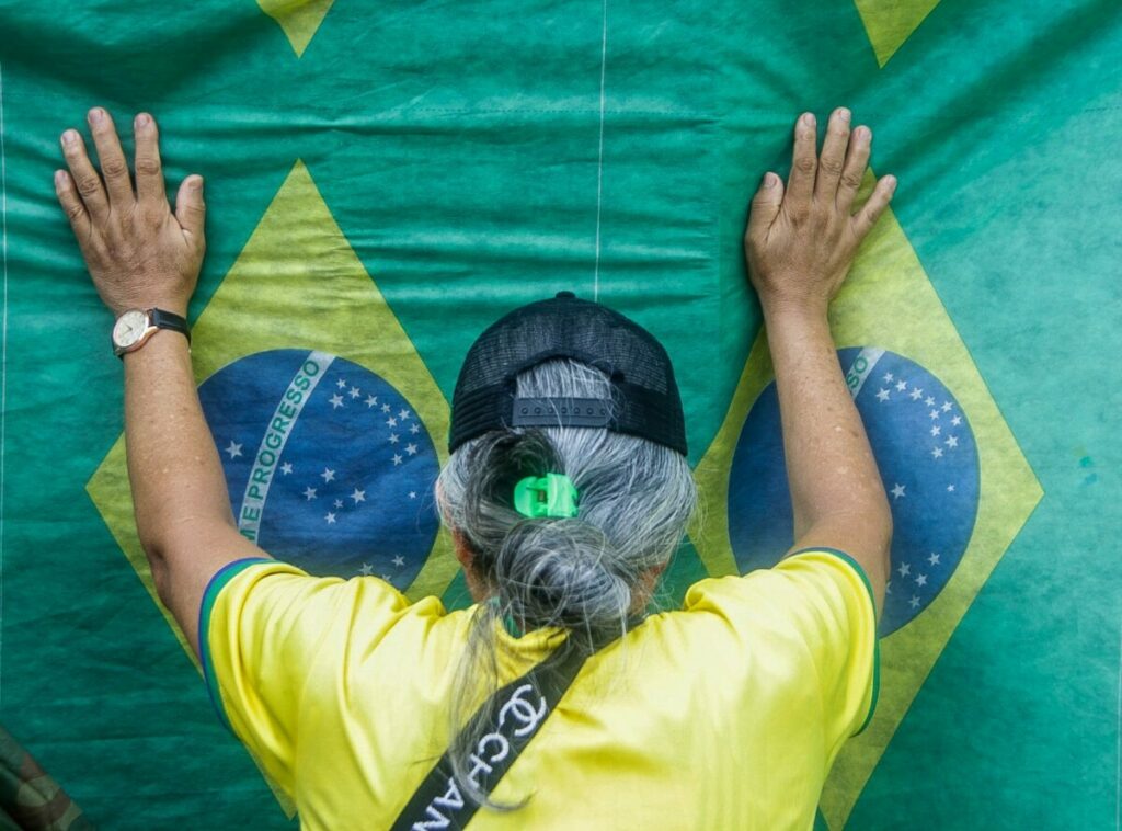 por Julcemar Alves