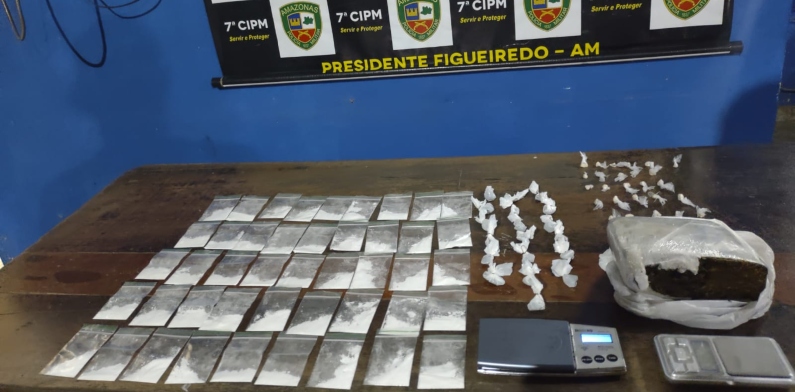 ‘Novinhas do tráfico’ são presas com vários ‘kit nóia’ se exibindo em Presidente Figueiredo