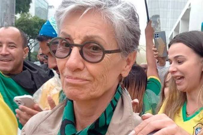 “Viva a liberdade de expressão”: Globo demite a atriz Cássia Kis
