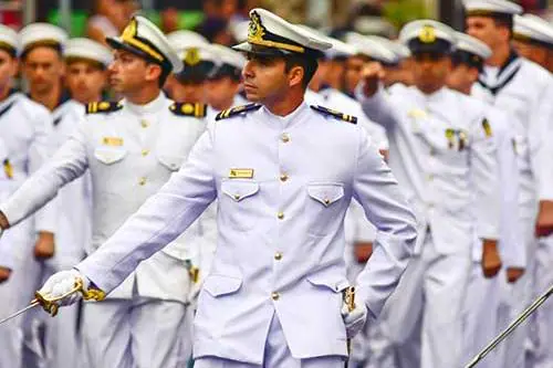 Marinha anuncia 293 vagas em concursos para oficiais; saiba como participar
