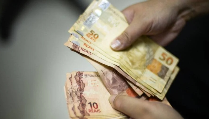 Governo Federal tenta atrair classe média com medidas econômicas arriscadas, dizem economistas