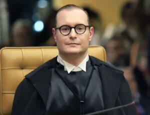 8 de janeiro: STF retoma julgamento com voto de Zanin