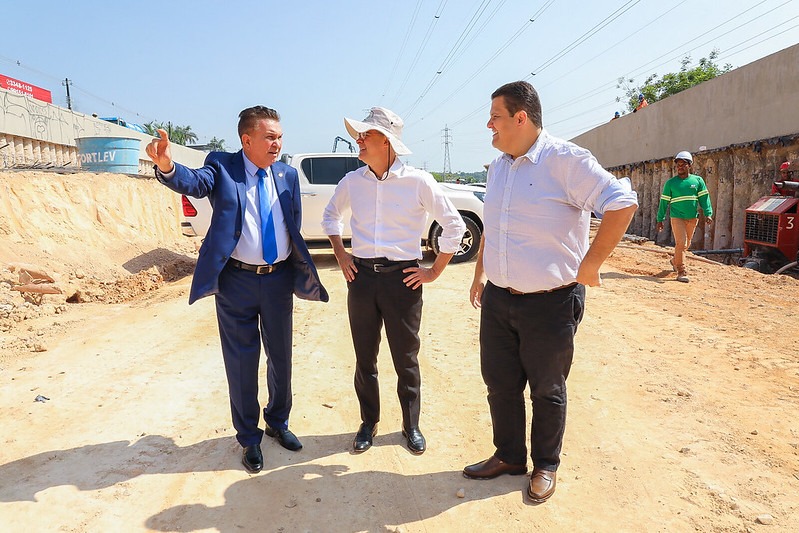 David Almeida comemora avanço na construção do viaduto das Torres
