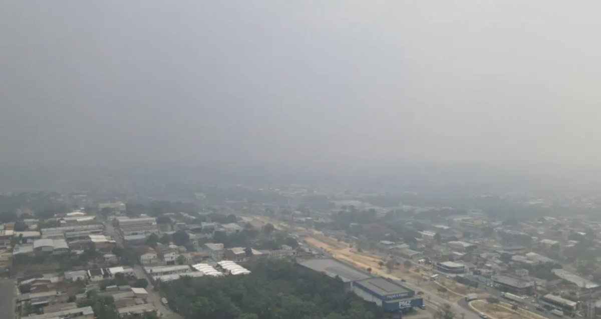 Manaus volta a respirar fumaça