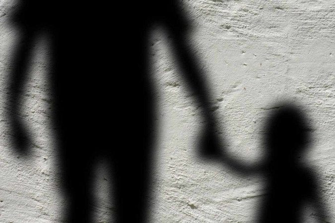 Parafusos e pregos são encontrados dentro de cri4nça estupr4da pelo pai; cenas f0rtes