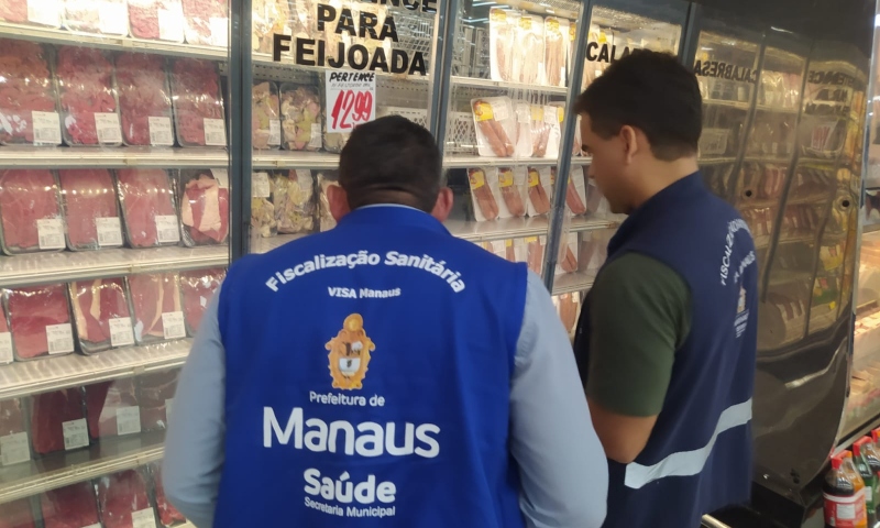 “Natal com Saúde”: Visa Manaus realiza operação para fiscalizar alimentos nos supermercados