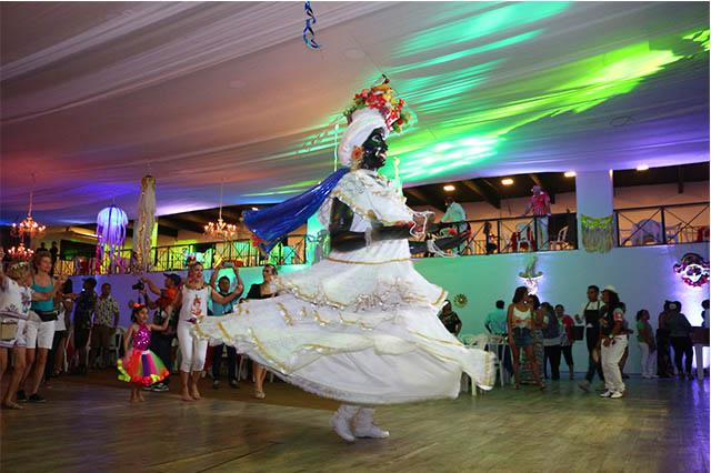 Chegada da Kamélia abre oficialmente o Carnaval de Manaus hoje (6)