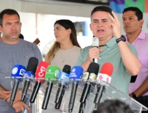 "Manaus precisa de recursos, não de deputados inúteis", diz prefeito David Almeida; veja vídeo