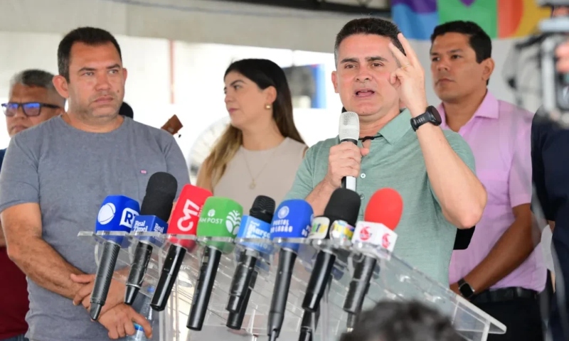 "Manaus precisa de recursos, não de deputados inúteis", diz prefeito David Almeida; veja vídeo