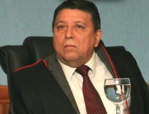 Procurador Carlos Souza Almeida terá que devolver R$ 7,5 milhões, determina Juíza do TJAM