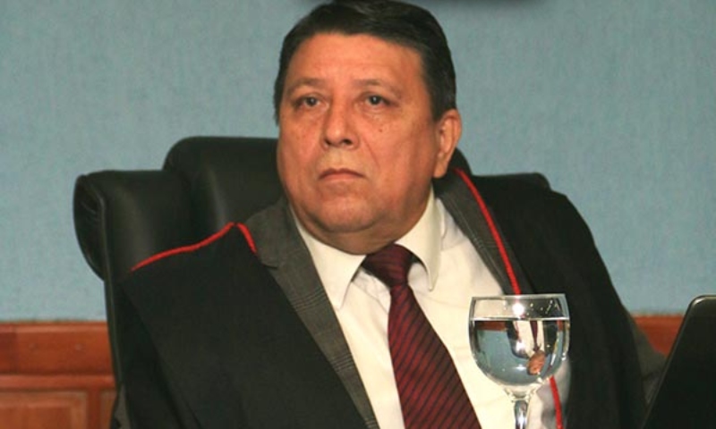 Procurador Carlos Souza Almeida terá que devolver R$ 7,5 milhões, determina Juíza do TJAM