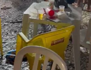 'Beldades cachaceiras' fazem barraco em frente de bar e o pau tora; veja vídeo