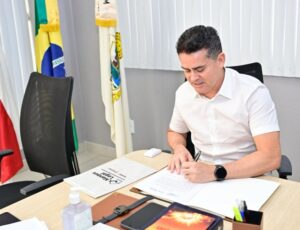 Prefeito David Almeida assina 403 novos processos de regularização fundiária para moradores do Novo Reino