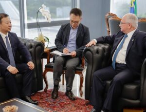 Ministro Edson Fachin recebe juízes do ‘STF’ da China e destaca cooperação com usa da Inteligência Artificial no Judiciário