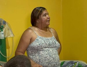 Mãe pede ajuda para comprar equipamento para filho com paralisia cerebral em Manaus; veja vídeo