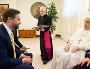 JD Vance, vice de Trump, foi a última autoridade política a visitar o papa Francisco; veja vídeo