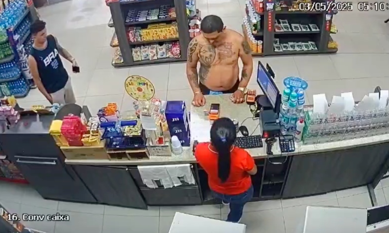 "Pegou o dele": valentão que jogou cerveja em funcionária recebe lição inesquecível, em Manaus; veja vídeo
