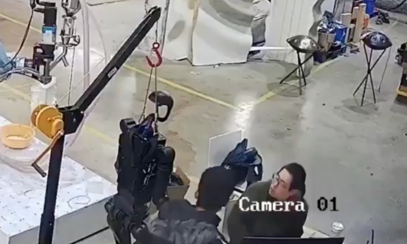 "Mais um caso": robô humanoide ataca operadores em fábrica; veja vídeo