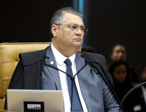 Ministro Flávio Dino se irrita durante sessão no STF: ‘Não admito me chamar de ladrão’; veja vídeo