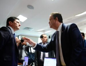 Moro e ministro da Previdência batem boca em sessão no Senado