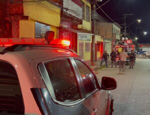 Homem é assassinado na frente da esposa e filha no bairro Manoa; veja vídeo