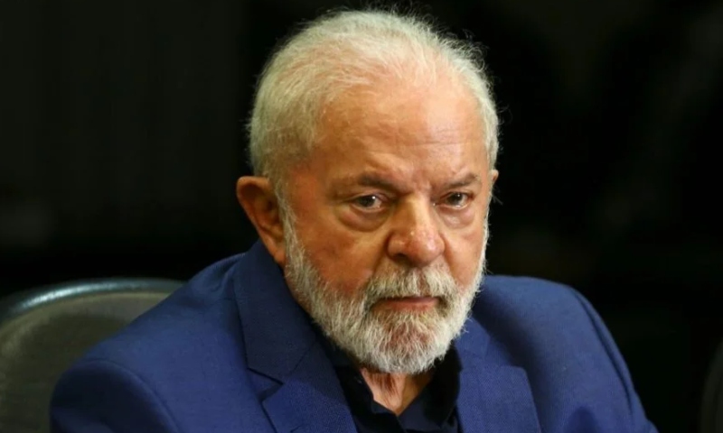 Lula passa mal, é levado para hospital em Brasília após cancelar agenda oficial