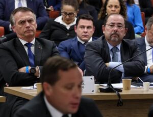 Defesa de Bolsonaro acusa Mauro Cid de mentir e agir com "memória seletiva" em depoimento ao STF; vídeo