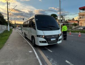 Prefeitura de Manaus intercepta motorista reincidente e apreende quatro veículos na operação ‘Transporte Legal’