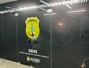 Homem é preso em Manaus acusado de esconder o cadáver da própria mãe; veja vídeo