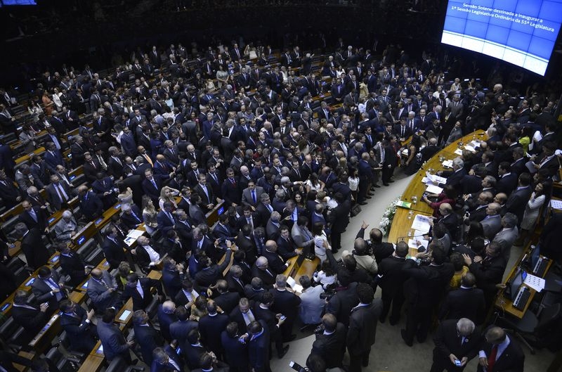 Dinheiro público: aumento de 18 cadeiras para deputados federais vai custar R$ 95 milhões por ano aos cofres públicos