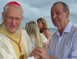 Omar Aziz participa de solenidade pela reforma da Igreja dos Remédios, no Centro de Manaus