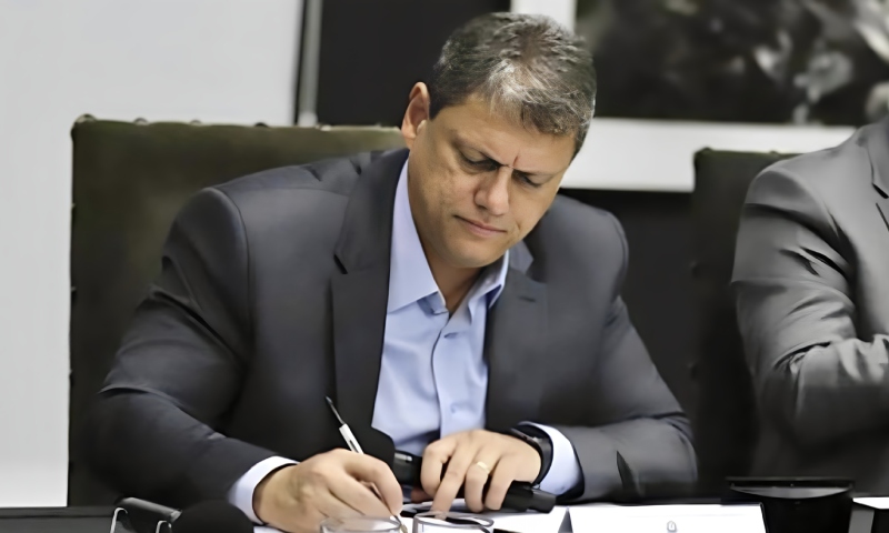 Tarcísio sanciona lei que cria cadastro com DNA e fotos de estupradores