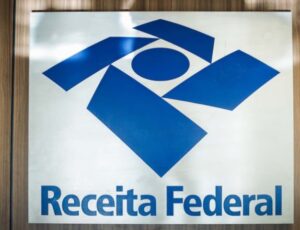 Greve de auditores trava bilhões: paralisação na Receita pode estar custando R$ 35 bilhões ao Brasil