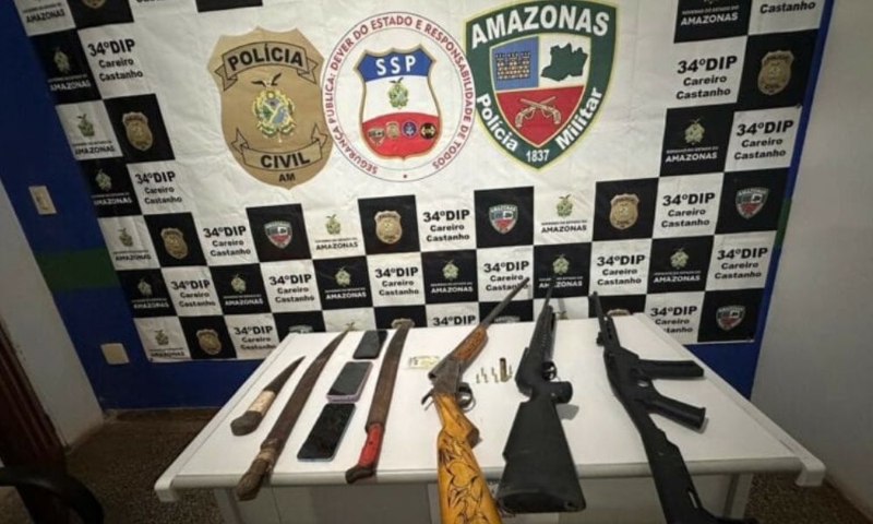 Jovem de 19 que colocou fogo na casa do vizinho é preso com arsenal de armas em Careiro Castanho; veja