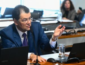 "Influência na construção dos debates": senador Eduardo Braga é escolhido uma das ‘100 Cabeças do Congresso Nacional’