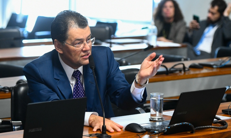 "Influência na construção dos debates": senador Eduardo Braga é escolhido uma das ‘100 Cabeças do Congresso Nacional’