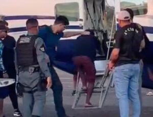 Homem é preso após desaparecer com mulher em lancha no porto de Tapauá; suspeita é de feminicídio e ocultação de cadáver; veja vídeo