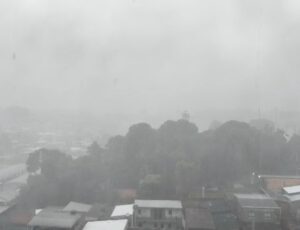 Após dias de calor, tempestade atinge Manaus nesta quinta-feira (31/7); veja vídeo