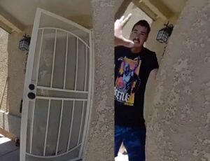 'Amostradinho' aponta arma falsa para policial e o pior acontece; veja vídeo