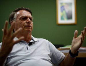 STF cobra Bolsonaro sobre visitas de Tarcísio e aliados durante prisão domiciliar