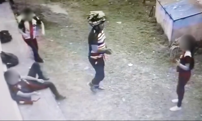 "Fez a limpa": assaltante invade escola Estadual em Manaus e rouba celulares de alunos; veja vídeo