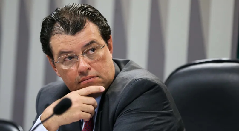 Senador Eduardo Braga apoia criação de CPI para investigar adultização de crianças nas redes sociais