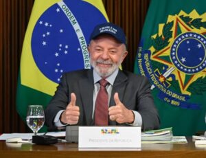 Lula abandona slogan "Brasil, União e Reconstrução" e adota "Governo do Brasil ao lado do Povo Brasileiro"