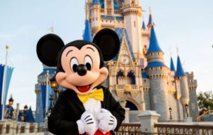 Disney lança ingresso exclusivo para latinos com acesso de 4 dias aos parques de Orlando; veja vídeo