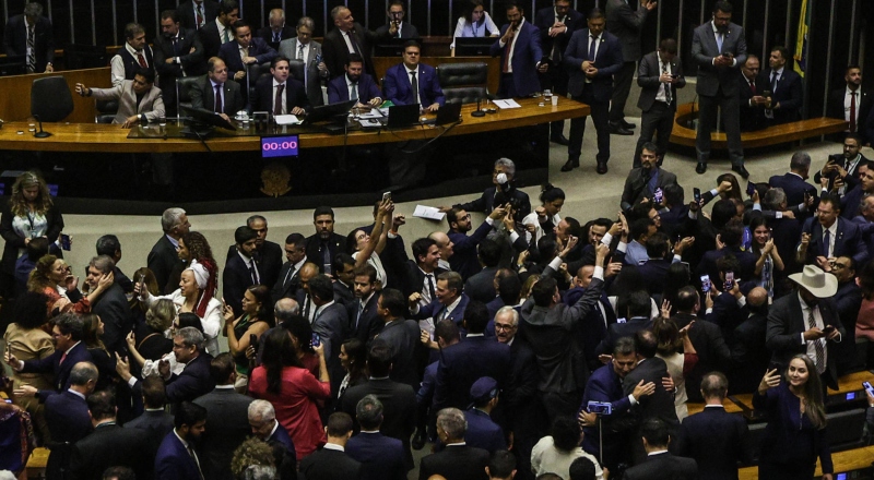 Governistas reconhecem derrota, temem anistia geral e apostam em redução de penas