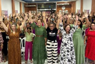 “O Poder da Voz Feminina”: Virada Feminina do Amazonas leva mensagem de empoderamento e fé às mulheres na Compensa; veja vídeo